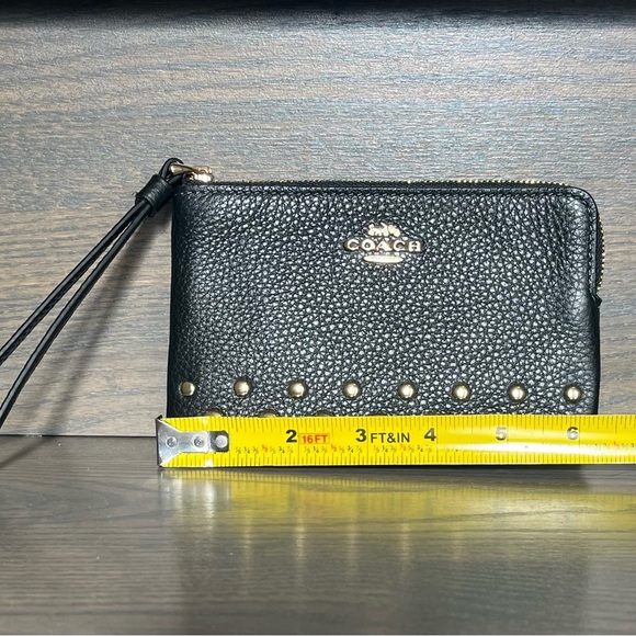 NWT Coach Corner Zip Wristlet with Rivets - Picture 6 of 7